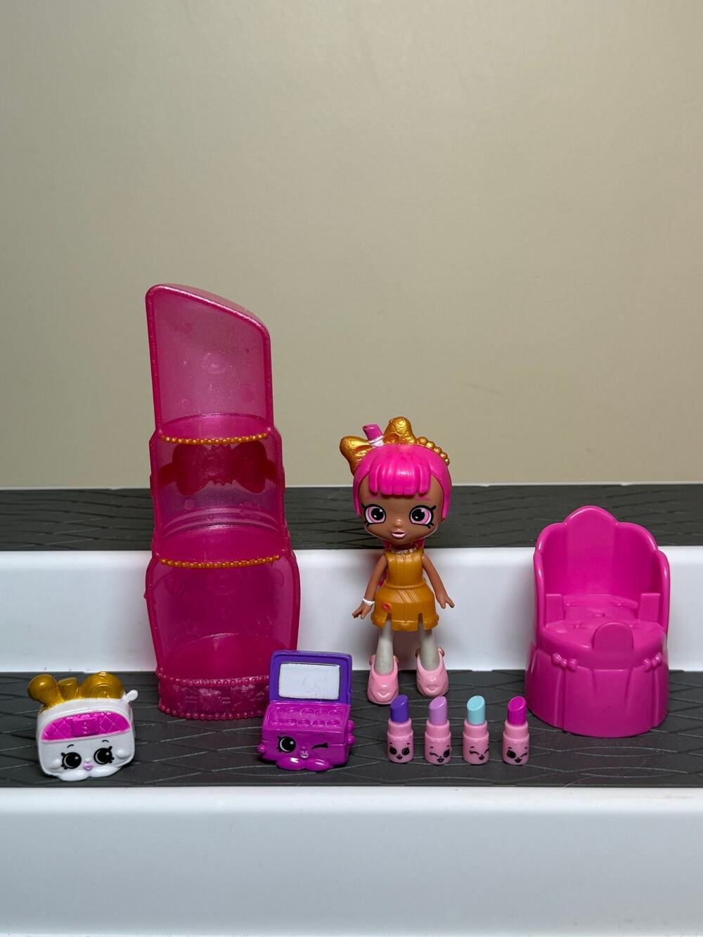 Shopkins Happy Places Lil Shoppie Lippy Lulu Doll & Accessories